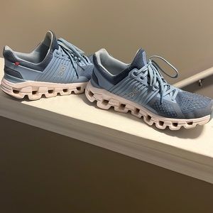 On cloud tennis shoes